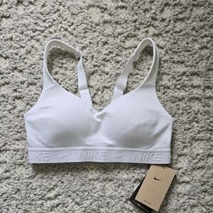 Nike White Sports Bra with Adjustable Straps and Breathable Fabric